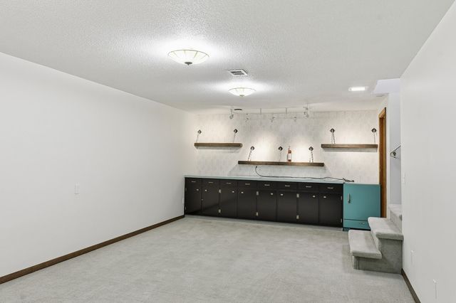 4535 MANCHESTER Drive, Omaha, NE 68152