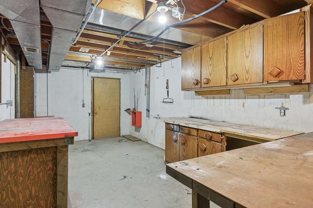 4535 MANCHESTER Drive, Omaha, NE 68152