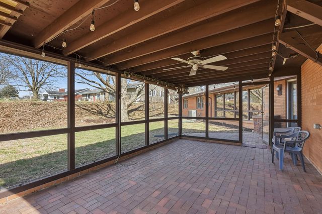 4535 MANCHESTER Drive, Omaha, NE 68152