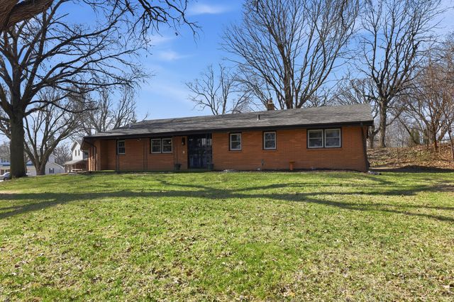 4535 MANCHESTER Drive, Omaha, NE 68152