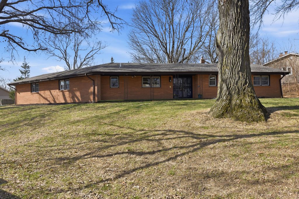 4535 MANCHESTER Drive, Omaha, NE 68152