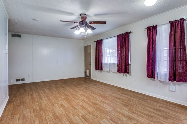 5828 Wales Avenue, Fort Worth, TX 76133