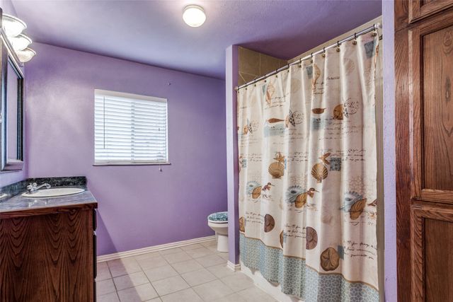 5828 Wales Avenue, Fort Worth, TX 76133