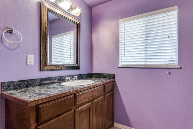 5828 Wales Avenue, Fort Worth, TX 76133