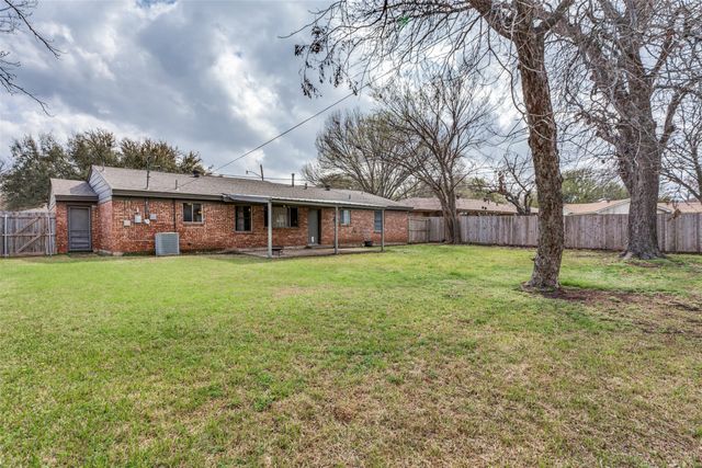 5828 Wales Avenue, Fort Worth, TX 76133