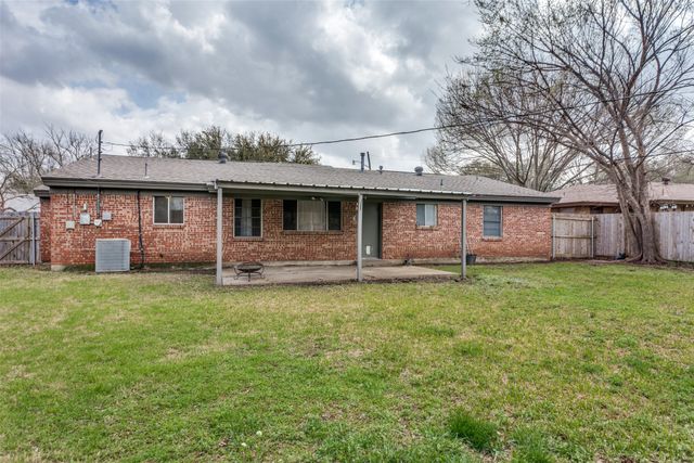 5828 Wales Avenue, Fort Worth, TX 76133