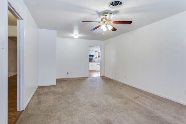 5828 Wales Avenue, Fort Worth, TX 76133