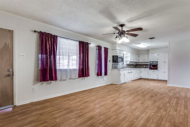 5828 Wales Avenue, Fort Worth, TX 76133