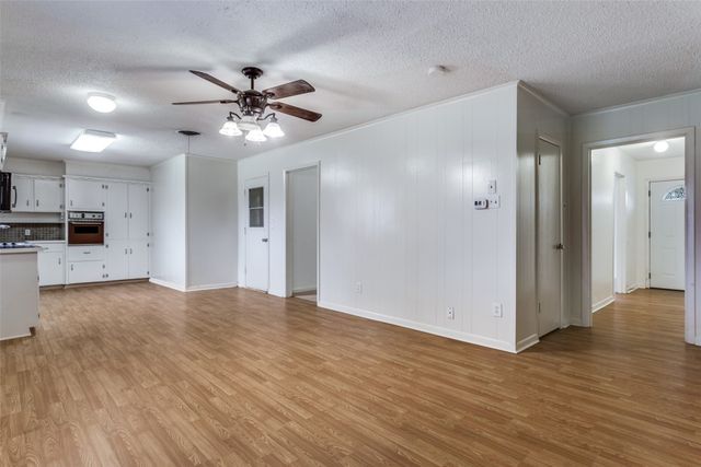 5828 Wales Avenue, Fort Worth, TX 76133