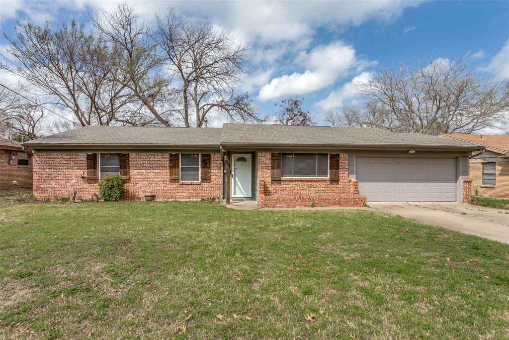 5828 Wales Avenue, Fort Worth, TX 76133
