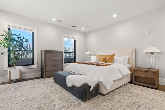 377 W 1st St 2, Boston, MA 02127
