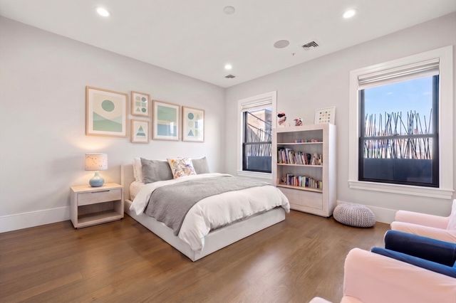 377 W 1st St 2, Boston, MA 02127