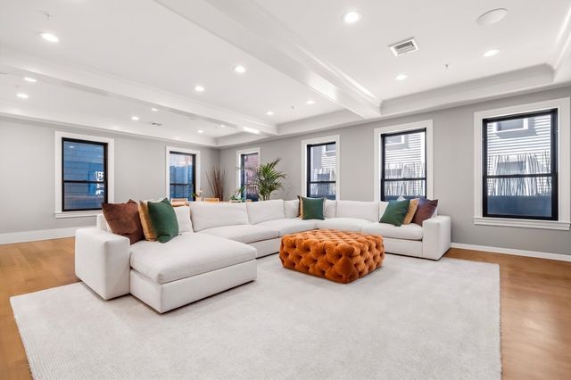 377 W 1st St 2, Boston, MA 02127
