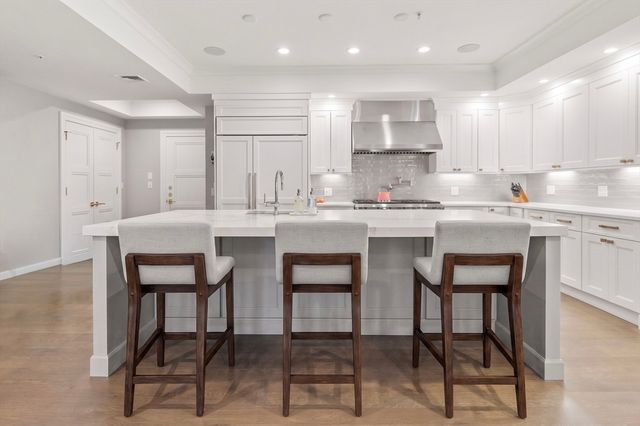 377 W 1st St 2, Boston, MA 02127