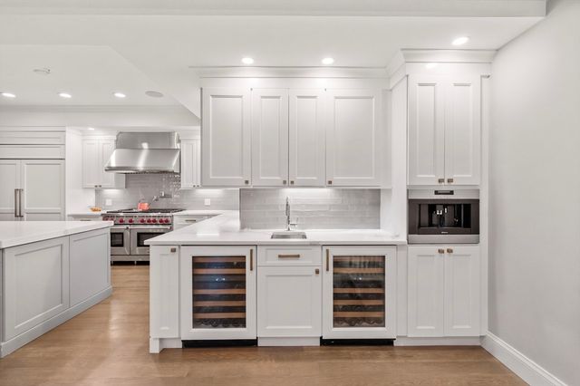 377 W 1st St 2, Boston, MA 02127