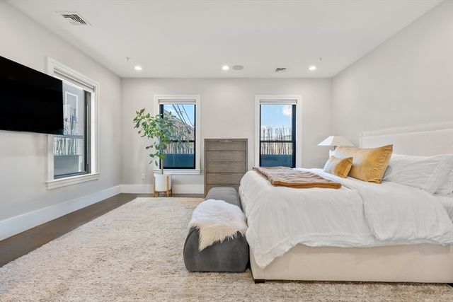 377 W 1st St 2, Boston, MA 02127