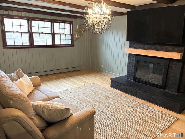 20 Alling Court West, North Branford, CT 06472