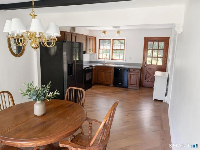 20 Alling Court West, North Branford, CT 06472