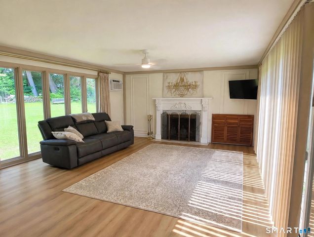 20 Alling Court West, North Branford, CT 06472