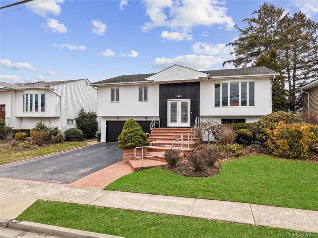 2812 Covered Bridge Road, Merrick, NY 11566