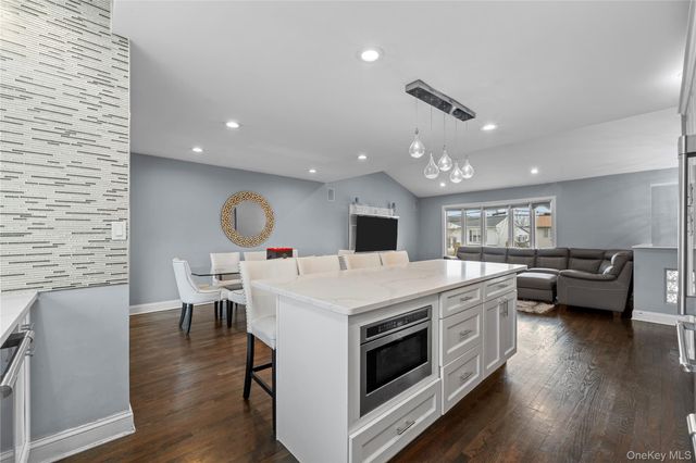 2812 Covered Bridge Road, Merrick, NY 11566