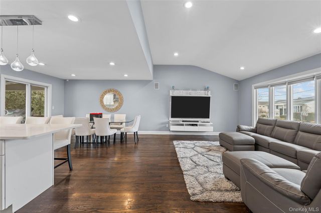 2812 Covered Bridge Road, Merrick, NY 11566