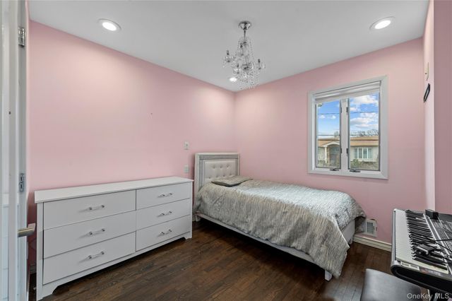 2812 Covered Bridge Road, Merrick, NY 11566