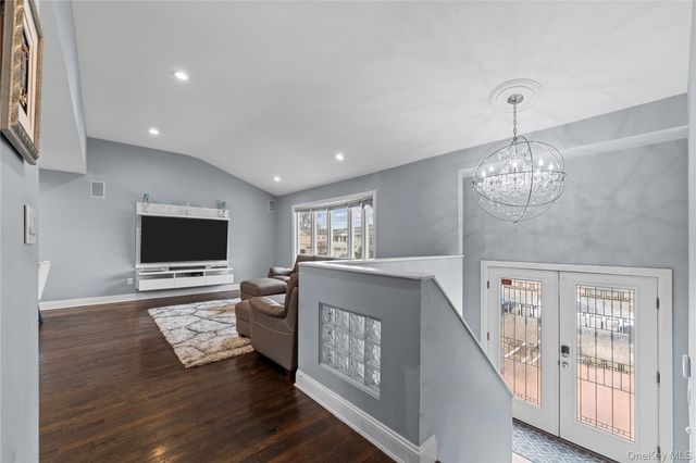 2812 Covered Bridge Road, Merrick, NY 11566