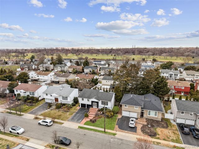 2812 Covered Bridge Road, Merrick, NY 11566