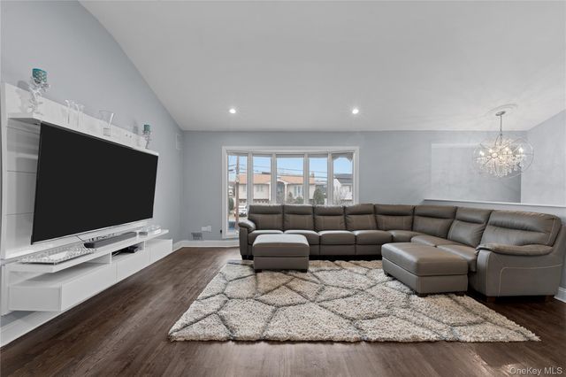 2812 Covered Bridge Road, Merrick, NY 11566