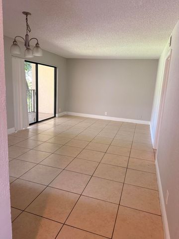 1440 LAKE CRYSTAL Drive H, West Palm Beach, FL 33411
