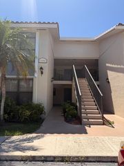 1440 LAKE CRYSTAL Drive H, West Palm Beach, FL 33411