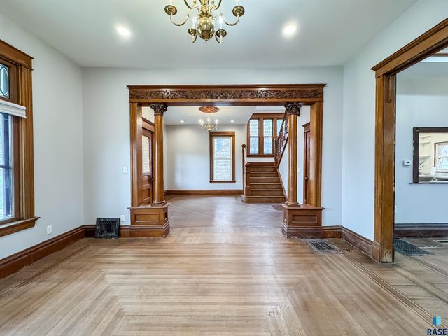 218 S Summit Ave Avenue, Sioux Falls, SD 57104