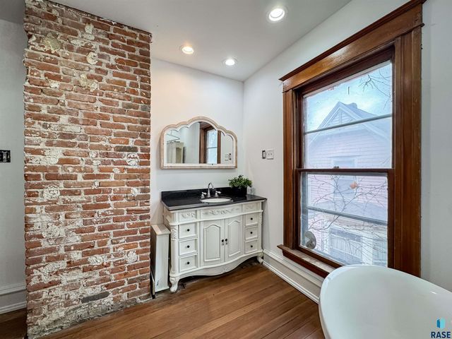 218 S Summit Ave Avenue, Sioux Falls, SD 57104