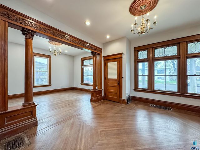 218 S Summit Ave Avenue, Sioux Falls, SD 57104