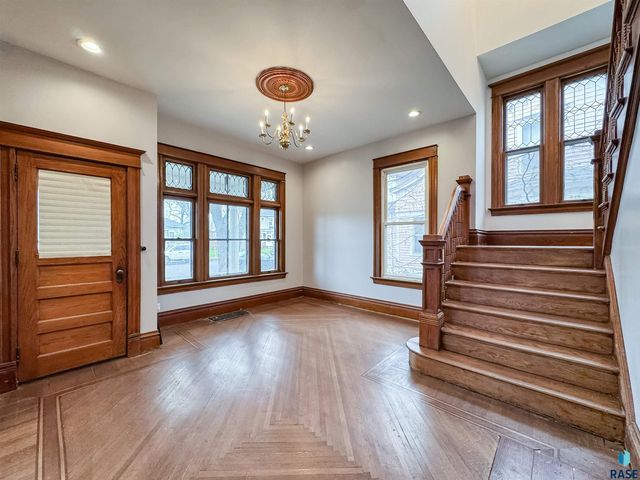 218 S Summit Ave Avenue, Sioux Falls, SD 57104