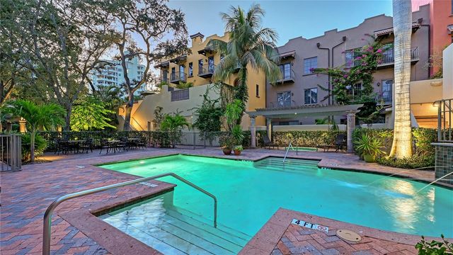 1513 OAK STREET 18, Sarasota, FL 34236