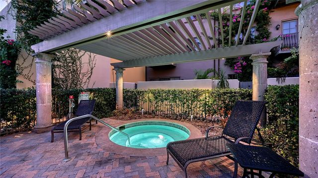 1513 OAK STREET 18, Sarasota, FL 34236