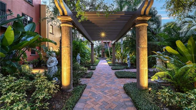 1513 OAK STREET 18, Sarasota, FL 34236