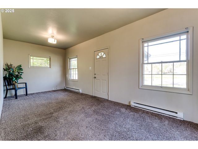3621 E AMAZON Dr, Eugene, OR 97405