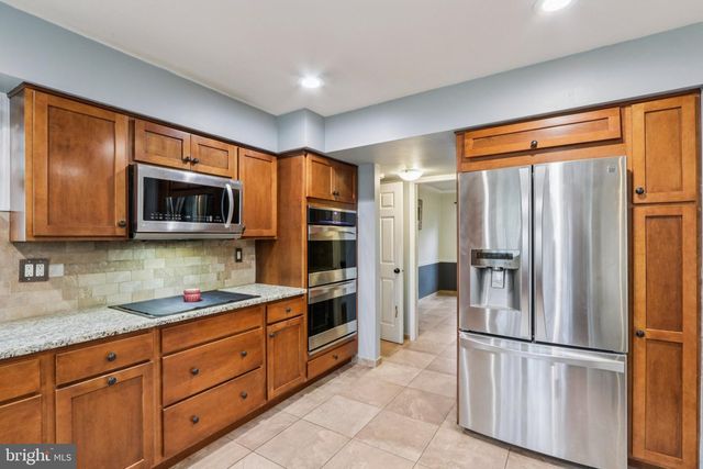 8 DARTMOUTH COURT, Marlton, NJ 08053