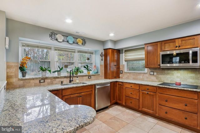 8 DARTMOUTH COURT, Marlton, NJ 08053