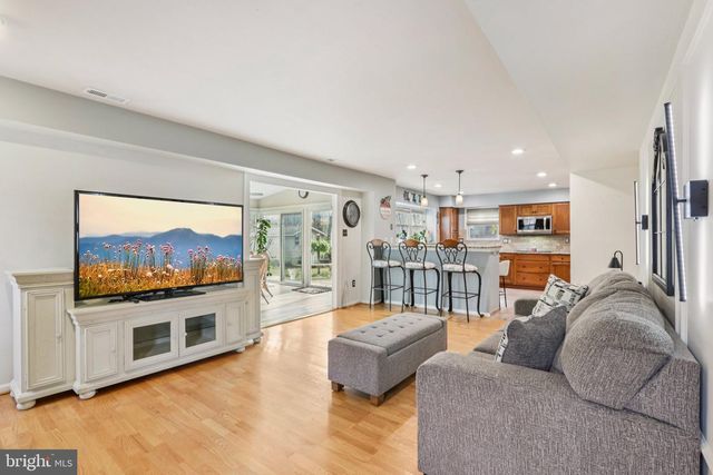 8 DARTMOUTH COURT, Marlton, NJ 08053