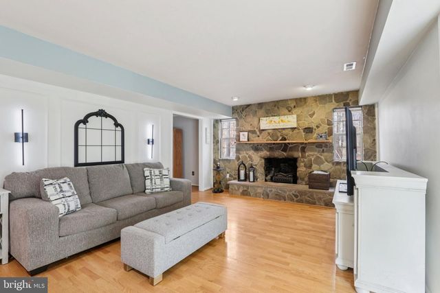 8 DARTMOUTH COURT, Marlton, NJ 08053