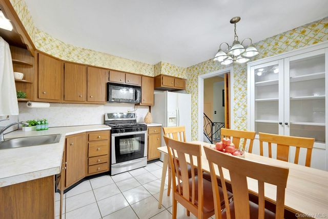 247 S Healy Avenue, Scarsdale, NY 10583