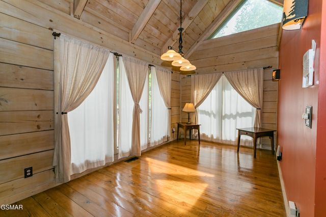 4482 Whetstone Road, Sevierville, TN 37862