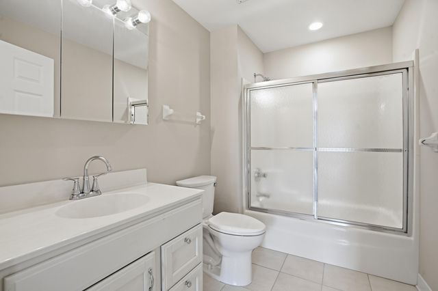 2711 Georgetowne Drive B2, Highland, IN 46322