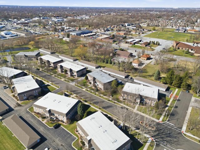 2711 Georgetowne Drive B2, Highland, IN 46322