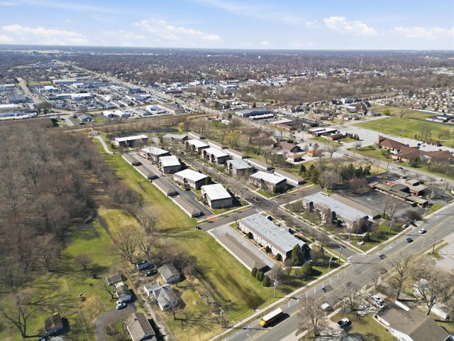 2711 Georgetowne Drive B2, Highland, IN 46322