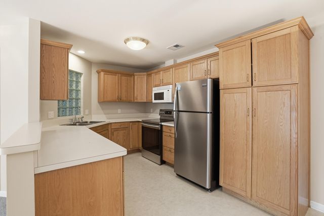 2711 Georgetowne Drive B2, Highland, IN 46322